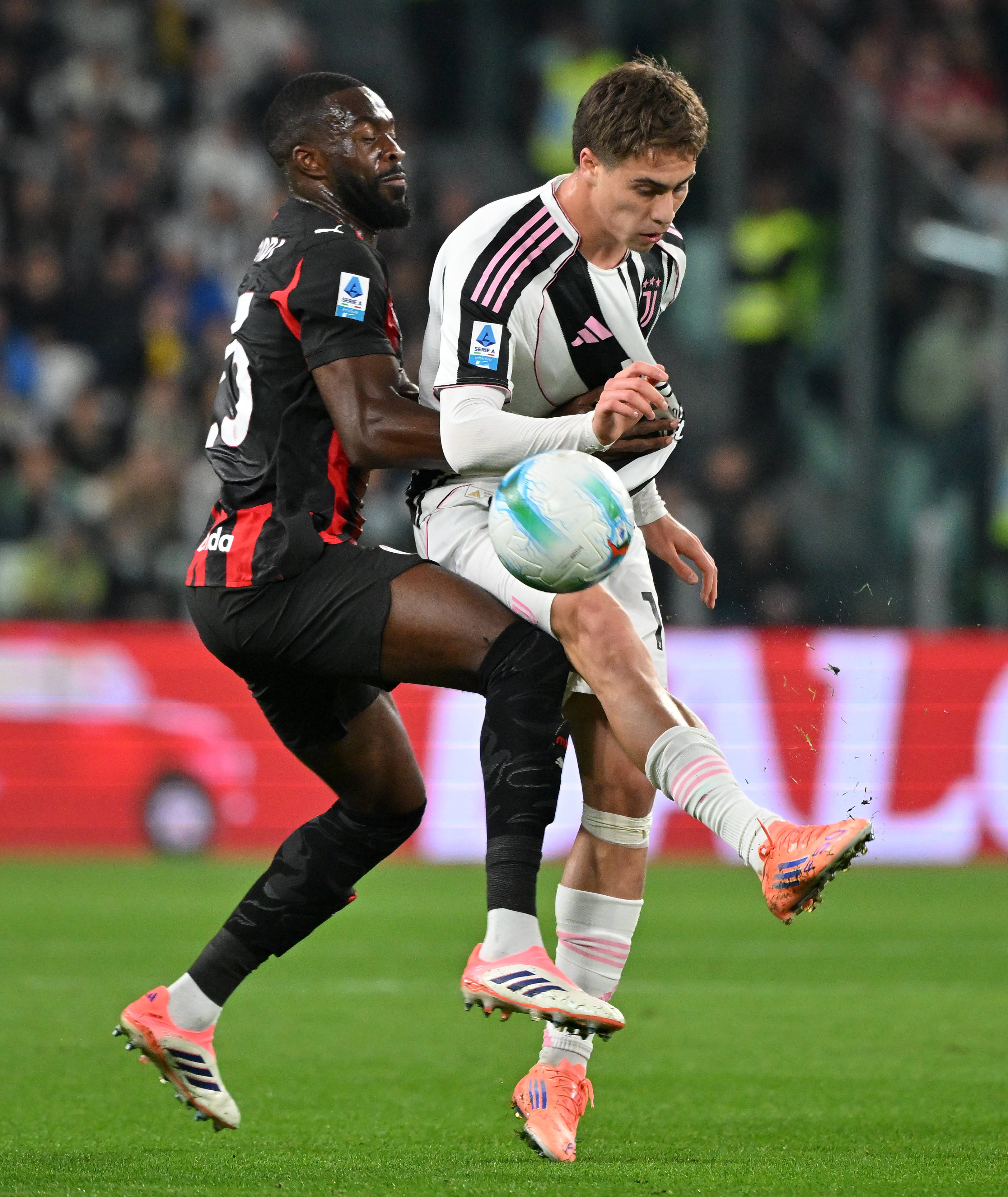 沙巴买球网-关于尤文图斯险胜AC米兰关键一球定胜负的信息